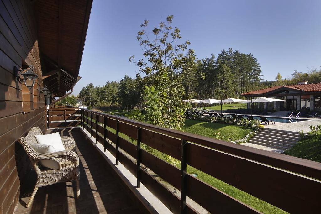 Esterra Vini Guest House Perushtitsa ภายนอก รูปภาพ