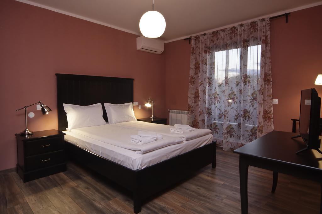Esterra Vini Guest House Perushtitsa ภายนอก รูปภาพ