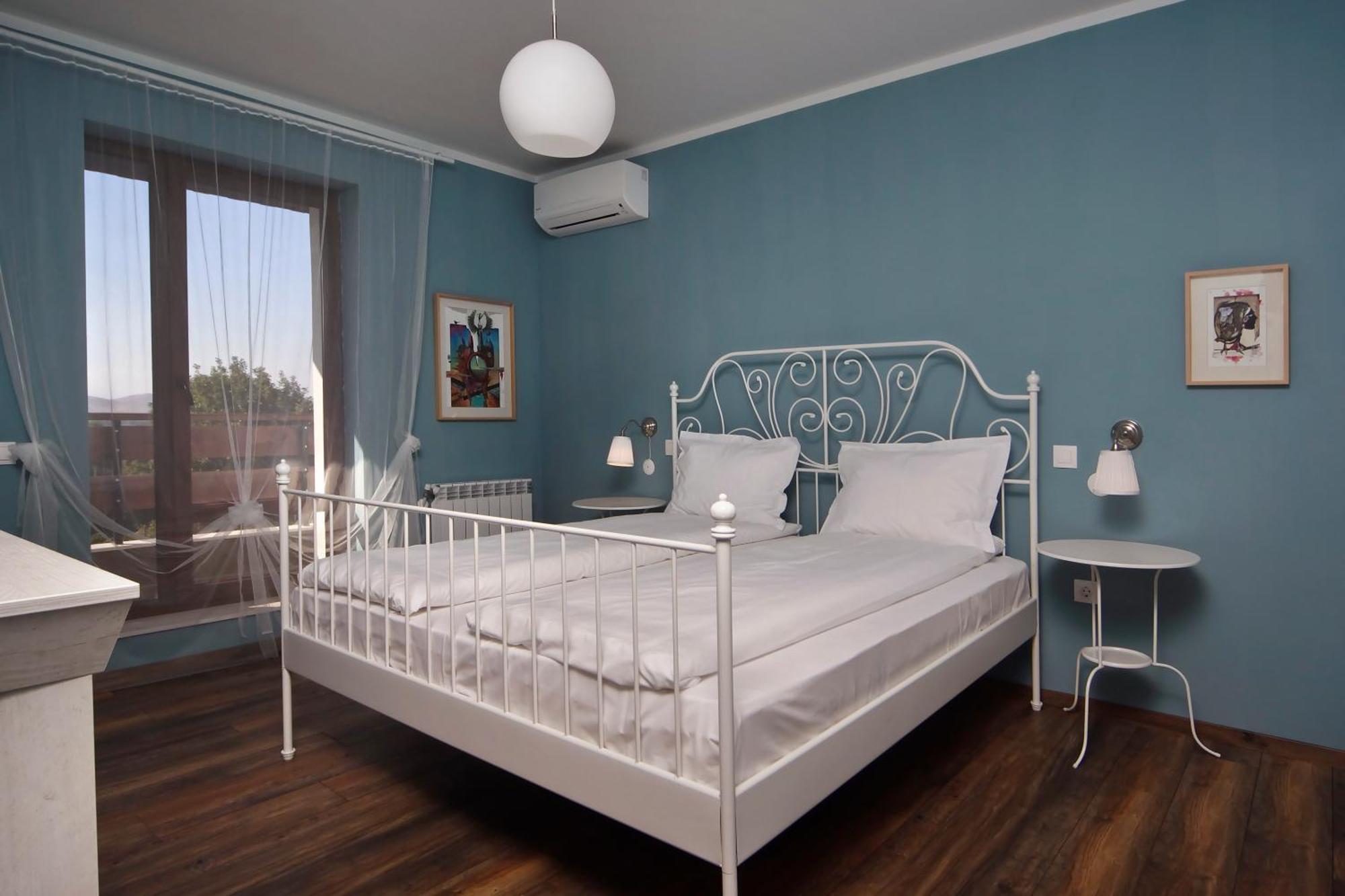 Esterra Vini Guest House Perushtitsa ภายนอก รูปภาพ