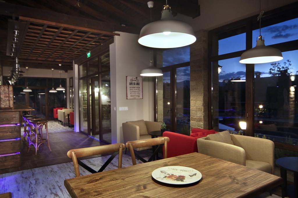 Esterra Vini Guest House Perushtitsa ภายนอก รูปภาพ